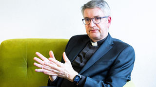 Der Mainzer Bischof Peter Kolhgraf wird auf dem Hambacher Schloss mit diskutieren.