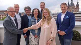 Spende für „Ampelfit“: Harald Steiger (v.l.), Andreas Lochbühler. Markus Gasser, Christiane Loos, Thomas Köber, Nathalie Jacobi und Thomas Siffling.