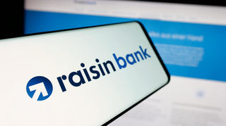 Mit dem Berliner Unternehmen Raisin können Privatanleger Tages- und Festgeldangebote von Banken vergleichen. Außerdem können sie Geld im Ausland anlegen. Bild: Timon Schneider/SOPA Images/Sipa USA