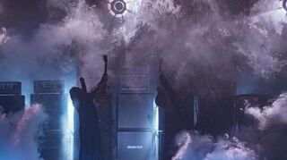 Die US-amerikanische Drone-Doom-Band Sunn O))) bei einem ihrer Konzerte.