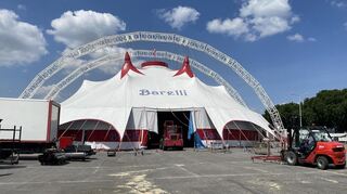 Die Abbauarbeiten finden derzeit zwar statt. Der Circus Gebrüder Barelli weiß aber nicht, wie sie vom Neuen Messplatz wegkommen können.