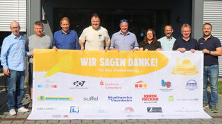 Die Organisatoren und Sponsoren der Sommerbühne freuen sich auf das sechswöchige Musikprogramm, das Kai Kemper (4.v.l.) organisiert hat.