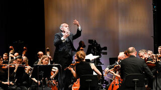 Anfang mit Schatten: François-Xavier Roth übernimmt im Herbst als Chefdirigent und Künstlerischer Leiter das SWR Symphonieorchester – am 22. September kommt er nach Mannheim.