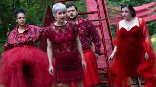 Mannheimer Räuber*innen..eine Fortschreibung von Leo Lorena Wyss und dem Mannheimer Stadtensemble..Auftragswerk | Uraufführung.. ..Regie: Beata Anna Schmutz..Bühne & Kostüm: Susanne Hiller..Licht: Cedric Wilhelmy..Sounddesign: Friedrich Byusa Blam..Dramaturgie: Annabelle Leschke..Organisation: Lukas Renner..Inhaltliche Mitarbeit & Recherche: Zita Hoefer.. ..