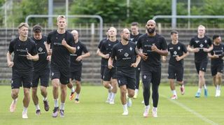 Aufgalopp am Alsenweg: Die Profis des SV Waldhof beim ersten Training der Saison.