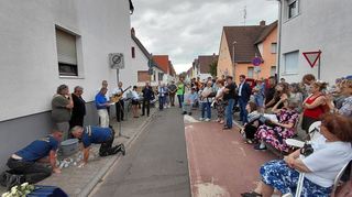 Redner Bob Frank aus den USA erinnerte an seine in Lampertheim aufgewachsene Mutter Martha Kaufmann.