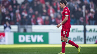 Max Christiansen beim Zweitliga-Spiel von Hannover 96 beim 1. FC Köln im November 2024.