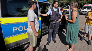 Die Polizei gibt ausführlich Erklärungen und Antworten auf alle Fragen.