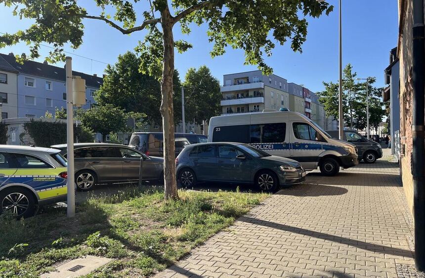 SEK-Einsatz in Sandhofen - Frau war mit Messer auf Polizist losgegangen