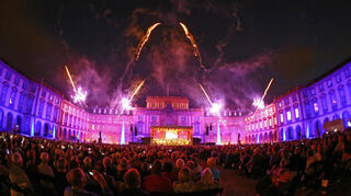 Bei „Schloss in Flammen“ gibt es zum Ende des Konzerts des Nationaltheater-Orchesters mit sieben Solisten wieder ein Feuerwerk zum Abschluss.