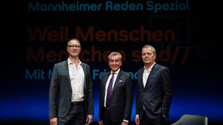 Stolz auf den Erfolg: Schauspielintendant Christian Holtzhauer (l.), Michel Friedman und Christof Hettich, Vorsitzender des Vorstands der SRH Holding.