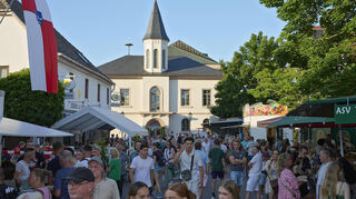 Viel Andrang herrscht auf der Festmeile in Biblis.