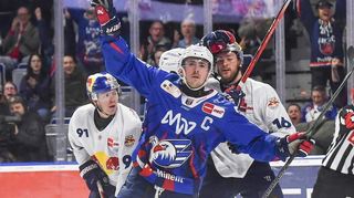 Für die Adler Mannheim um Kapitän Marc Michaelis (vorn) stehen auch kommende Saison wieder einige Höhepunkte an.