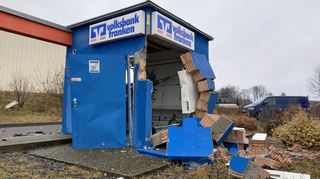 Gesprengter Geldautomat der Volksbank Franken in Walldürn.