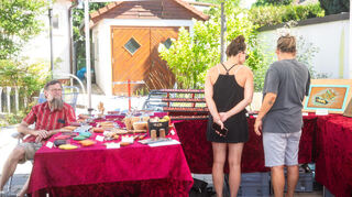 Norbert Roschauer stellt seine Handwerkskunst aus und konnte mit den Holz-Haushaltsgeräten die Besucher begeistern.