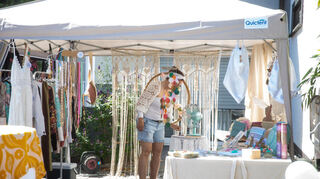 Antje Sänger bot handgemachte Taschen und Kleidungsstücke im Boho-Style an.
