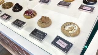 Kekse ausgestellt wie in einer französischen Boutique: Cookie Couture zieht mit seinem Konzept auch in Mannheim zahlreiche Gäste an.
