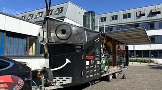 Der „SolarButterfly“ ist auf seiner Welttour im Rhein-Neckar-Kreis unterwegs – hier an der Otto-Graf-Realschule in Leimen.