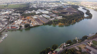 Seit 130 Jahren gehört sie zu Mannheim: Die Friesenheimer Insel mit Müllverbrennung, Müllberg, Deponie und Industrieflächen sowie geschützter Natur.