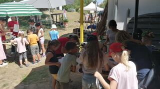 Gut besuchte Bastelstationen beim Spielplatz-Jubiläum.
