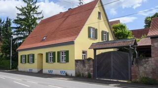 Der Zollhof im Ortsteil Großsachsen. 1727/28 wurde das heutige Gebäude im Auftrag der Kurpfälzer Landesherrschaft am südlichen Ortsausgang erbaut.