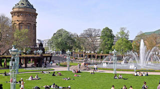 Fühlen sich in ihrer Stadt vergleichsweise sicherer: die Mannheimerinnen und Mannheimer.