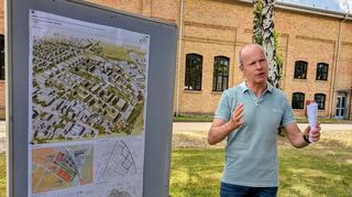 Peter Müllerleile führte in Ladenburg über das ehemalige ABB-Gelände.