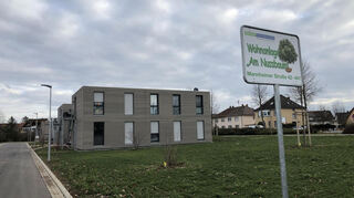 Die kommunale Wohnanlage "Am Nussbaum" in Edingen: Hier ist es im September 2024 zu dem tödlichen Messerstich gekommen.