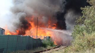 Großbrand auf der Friesenheimer Insel in Mannheim.
