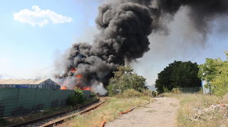 Das Feuer in der Otto-Hahn-Straße auf der Friesenheimer Insel war am Mittwochnachmittag aus bisher noch unbekannter Ursache ausgebrochen.