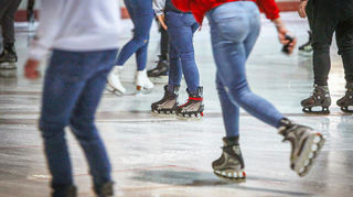 Schlittschuh-Laufen wie hier im Eissportzentrum Herzogenried soll in Mannheim teurer werden.
