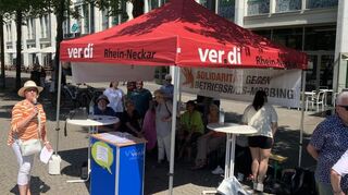 Die Gewerkschaft Verdi protestiert gegen die Mannheimer Parkhausbetriebe.