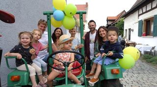 Am Eingang zu Mederts Hof erfreute der Bulldog von Simon Kärcher die Kinderherzen.