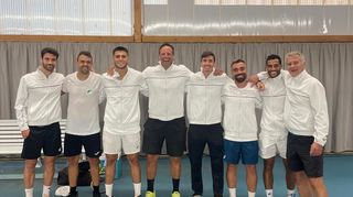 Freude pur: Die Neulinge Pablo Llamas Ruiz (3. von links) und Inigo Cervantes (2. v. l.) sind schon im Mannheimer Team angekommen.