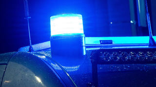 In den Mannheimer Quadraten ist in der Nacht auf Sonntag eine Gruppe von drei jungen Leuten überfallen worden. Die Polizei sucht jetzt nach Zeugen (Symbolbild).