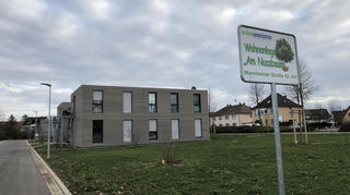 In der Wohnanlage „Am Nussbaum" in Edingen ereignete sich die Tat.