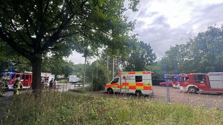 Nicht nur ein brennender Baum forderte am Montag die Freiwillige Feuerwehr in Weinheim. Innerhalb weniger Stunden rückten die Einsatzkräfte zu weiteren drei Einsatzlagen aus.