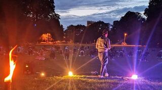 Das "Sport im Park"-Special "Yoga bei Vollmond".