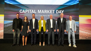 Das Spitzenmanagement von Daimler Truck auf dem Capital Market Day in Cleveland, USA. In der Mitte Konzernchefin Karin Rådström.