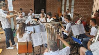Die katholische Kirchenmusik Lampertheim sorgt für Stimmung am Sonntagmittag.
