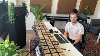 Das Musikstudio ist sein zweites Wohnzimmer: Oskar Weiß in den Räumen seines Unternehmens Hafen Music.