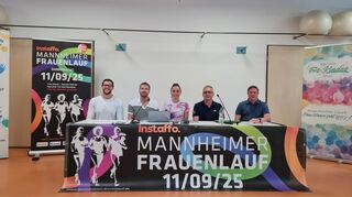 Das Team der Pressekonferenz des Frauenlaufs: (von links) Andreas Hofmann, Christoph Zöller, Laura Philipp, Winnie Traub und Bernd Kupfer.