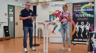 Winnie Traub interviewt die Triathletin Laura Philipp.