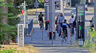 Extrem eng – und auch extrem gefährlich? Die Radweg-Engstelle in der Mannheimer Renzstraße am Theresienkrankenhaus.