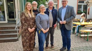 Von links: Nathalie Jacobi, Gerhard Fontagnier, Marie-Louise Uhrig, Richard Brox und Thorsten Riehle im Innenhof des Hauses Bethanien