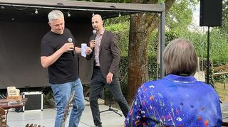 Andreas Kirsch (l.) und Luca Brosius bei ihrem Auftritt im Bibliser Bruchweiher.