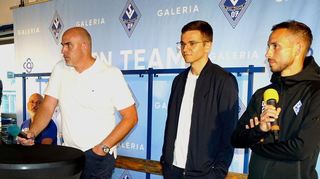 Talk-Runde von SVW-Fans mit Trainer Dominik Glawogger (rechts) und Sportdirektor Mathias Schober (3. von rechts)