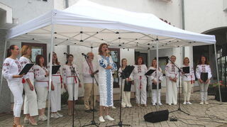 Die Solistin Yana Barkhatova bei ihrem Auftritt mit dem ukrainischen Chor „Forte Ukrainzi“.