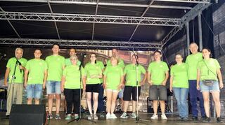 Das engagierte Helferteam in grünen T-Shirts um Thomas Saueressig (links) und Markus Hör (6. von rechts).