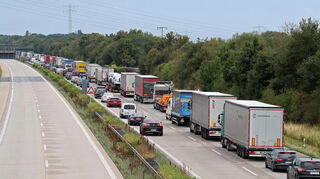 Auch am Montag staute es sich auf der A6 bei Schwetzingen.